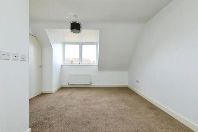 4 bed Detached for sale Image 8