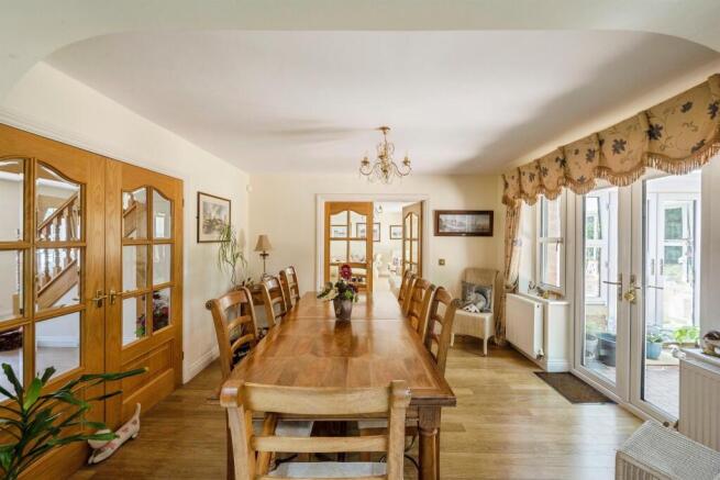 4 bed Detached for sale Image 11