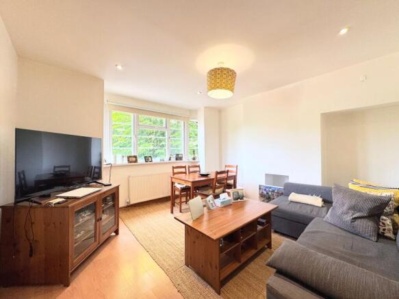Lounge/dining area
