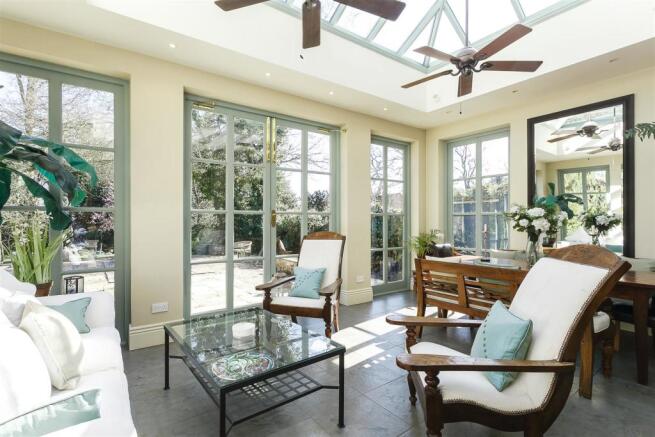 8283274-interior02.jpg