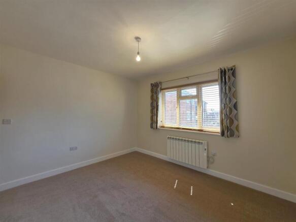 2 bed Flat for sale Image 6