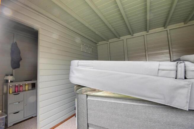 2 bed Semi-Detached Bungalow for sale Image 11