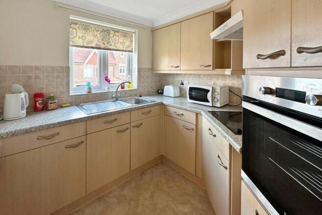 Lymington Road, Highcliffe, Dorset. BH23 5HD photo 4