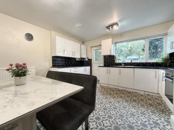4 bed Terraced for sale Image 6