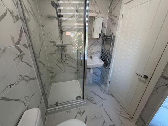 5a poole road new pic shower.jpg