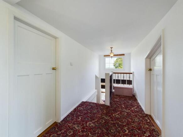 FIRST FLOOR LANDING / INNER HALL