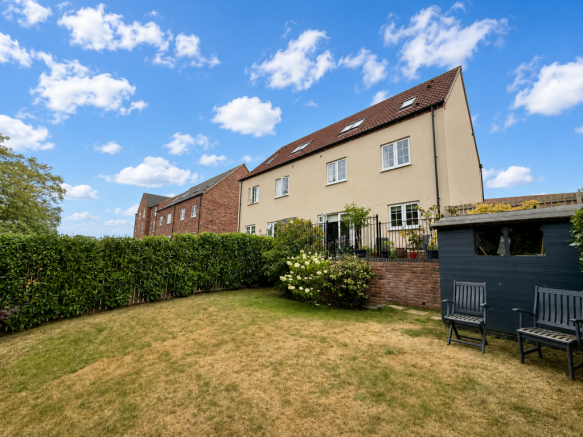 4 bed Semi-Detached for sale Image 3