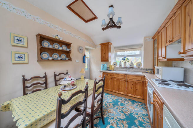 1370630-9-68fa4a4...