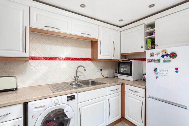2 bed Flat for sale Image 8