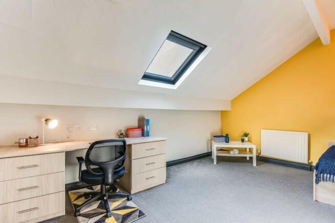 4 bed House to rent Image 9