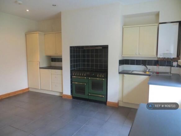 2 bed End of Terrace to rent Image 7