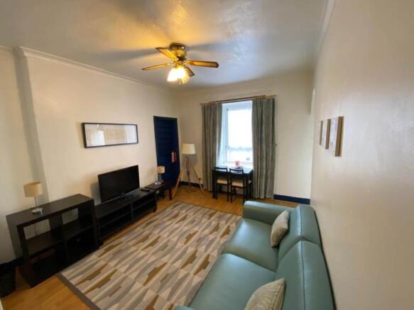 living room+