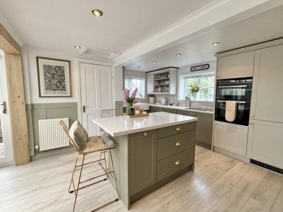 4 bed Detached for sale Image 11