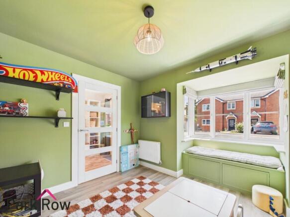 5 bed Detached for sale Image 9