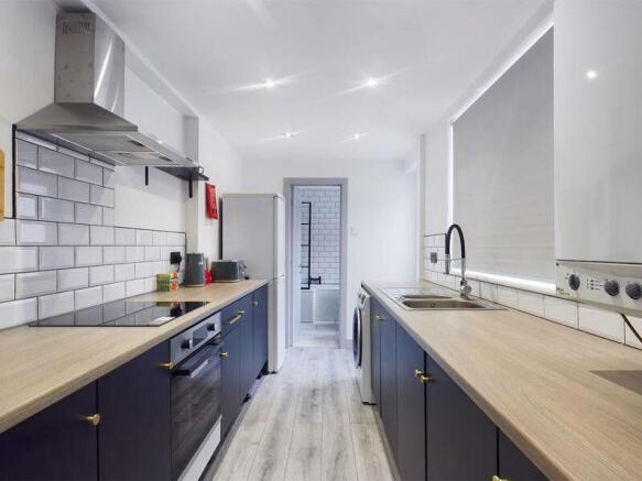 3 bed Terraced for sale Image 4