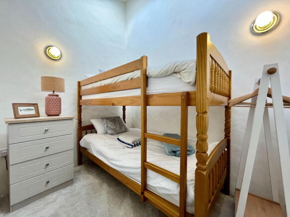 2 bed Cottage for sale Image 8