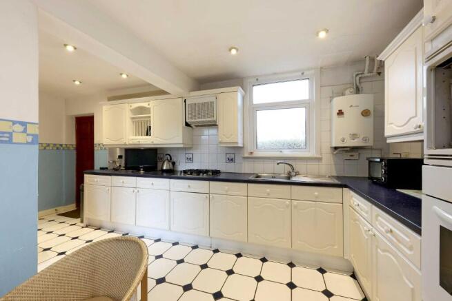 71, St. Saviours Road photo 4