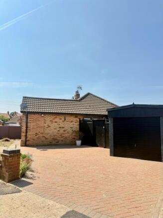 2 bed Semi-Detached Bungalow for sale Image 12