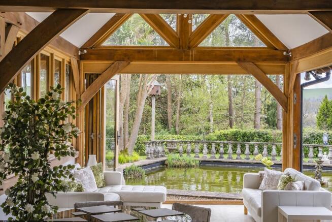Breakfast / garden room