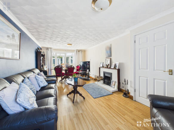 CAM03852G0-PR0695-STILL014