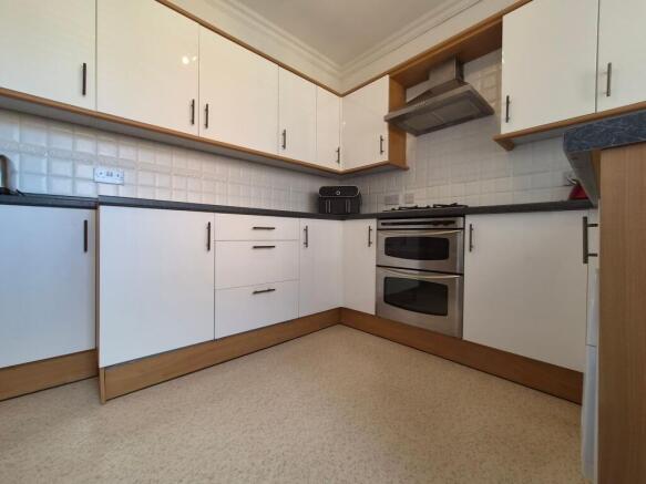2 bed Flat for sale Image 4