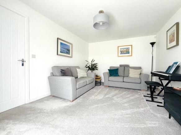 5 bed Detached for sale Image 5