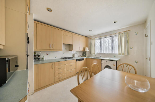 1376730-8-690c897...