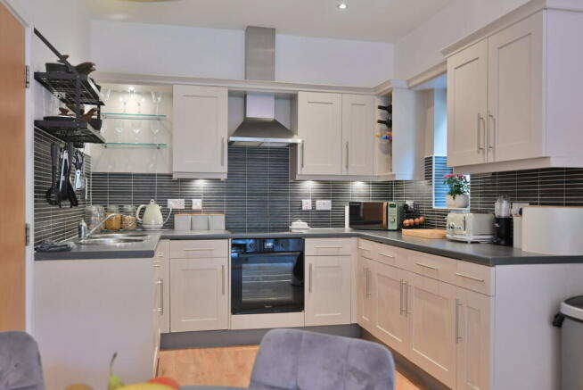 2 bed Flat for sale Image 12