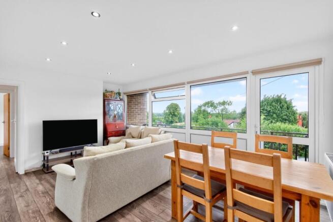 2 bed Flat for sale Image 4