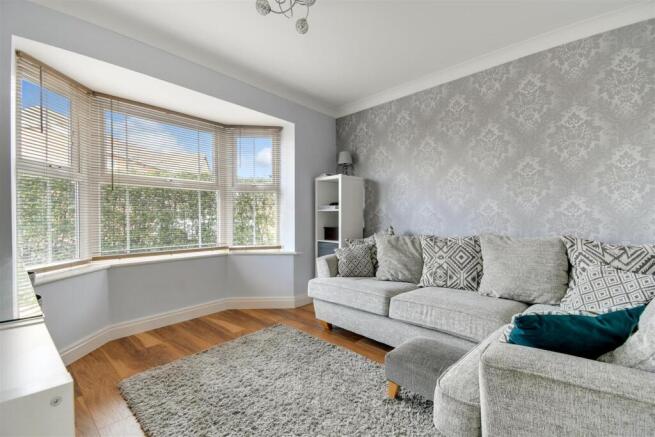 SNUG/DINING ROOM