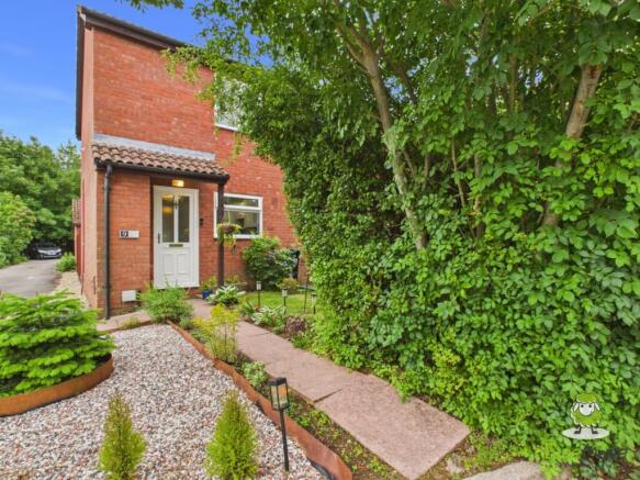 EweMove Estate Agents Basingstoke - 9 McCartney Wa