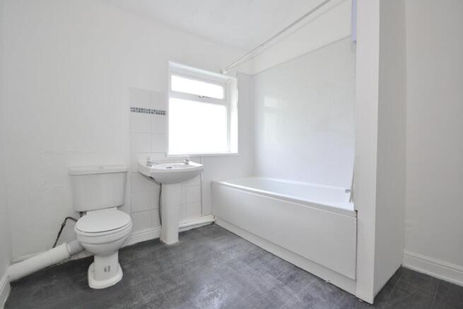 2 bed Terraced to rent Image 7