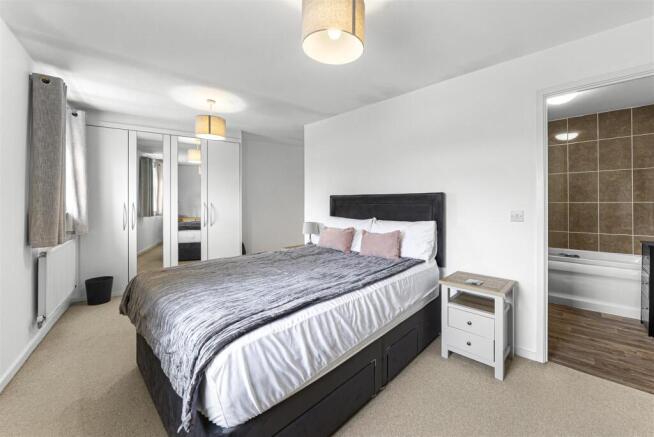 2 bed Apartment for sale Image 4