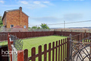 18 Aingarth, Rochester Road, Cuxton, Rochester ME2 1AF