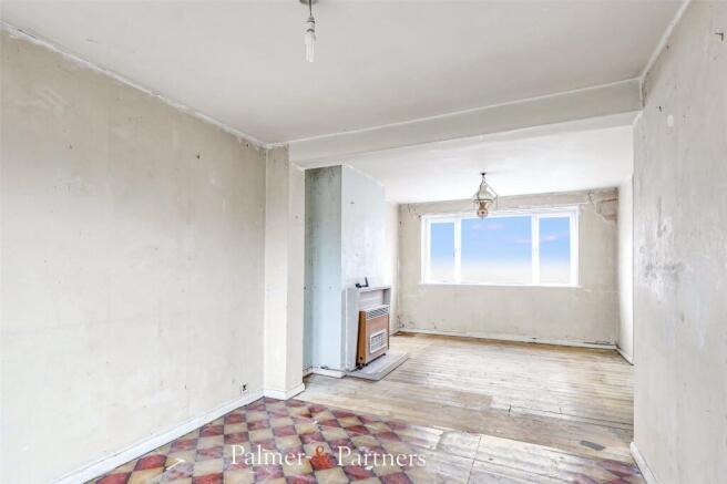 St. Anthonys Drive, Moulsham Lodge, Chelmsford, Essex, CM2 photo 4
