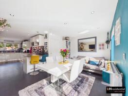 4, Lyndhurst Walk, Borehamwood WD6 4QR