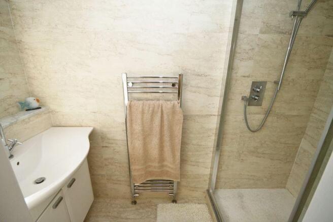 Ensuite to Bed 1