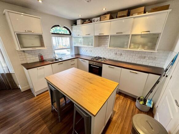 Flat B 32 Farnham...