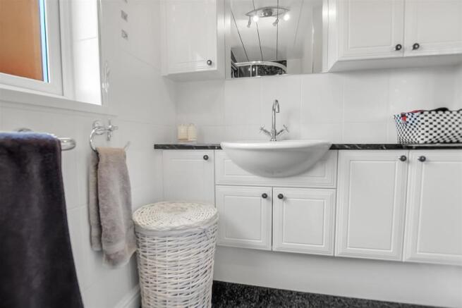 Shower Room (2).jpg