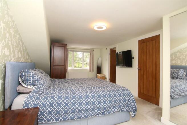 5 bed Detached for sale Image 12