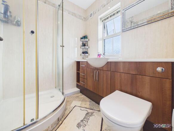 4 bed Detached for sale Image 11