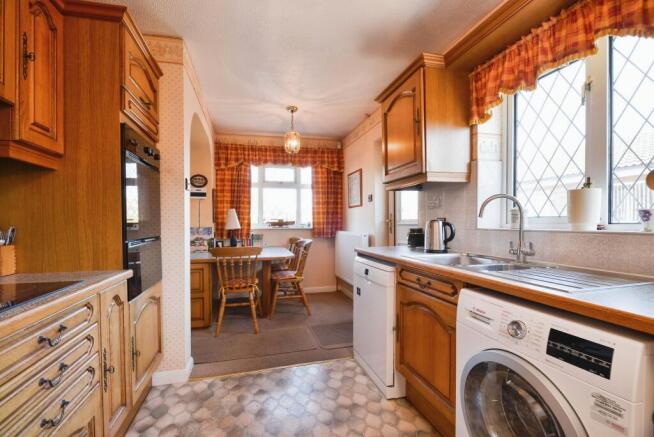 2 bed Detached Bungalow for sale Image 6