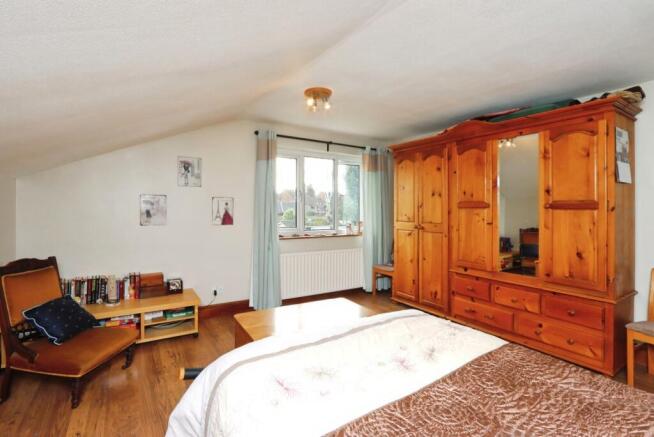 4 bed Detached for sale Image 10