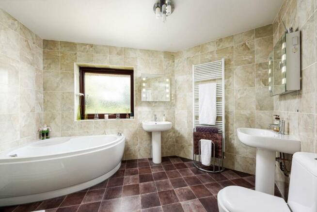 Bedroom1_Ensuite - Copy.jpg