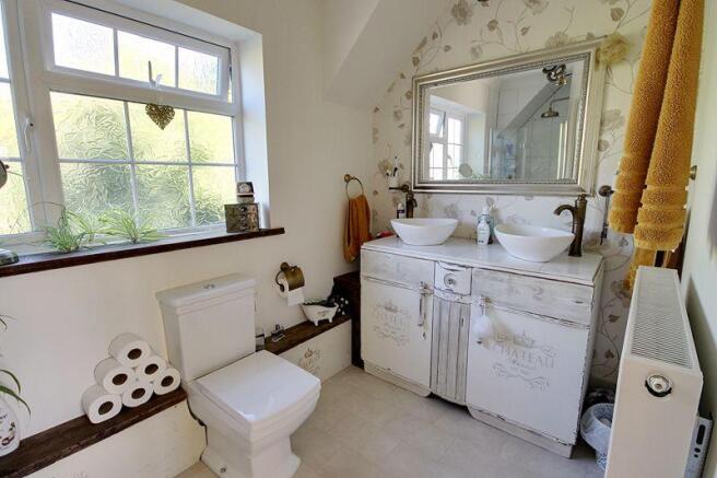 Ensuite Bedroo...