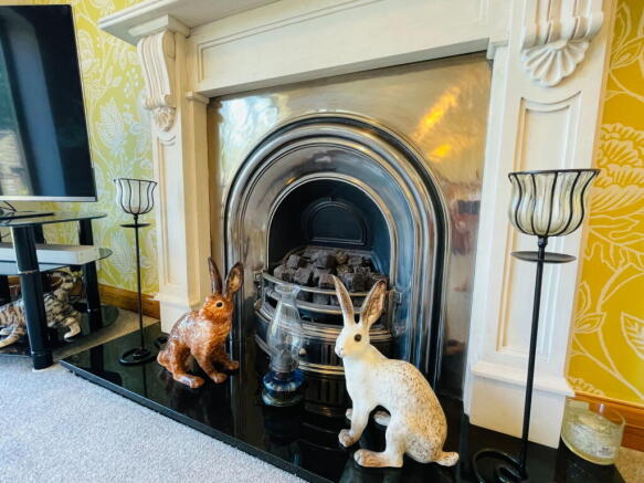 5 bed Detached for sale Image 6