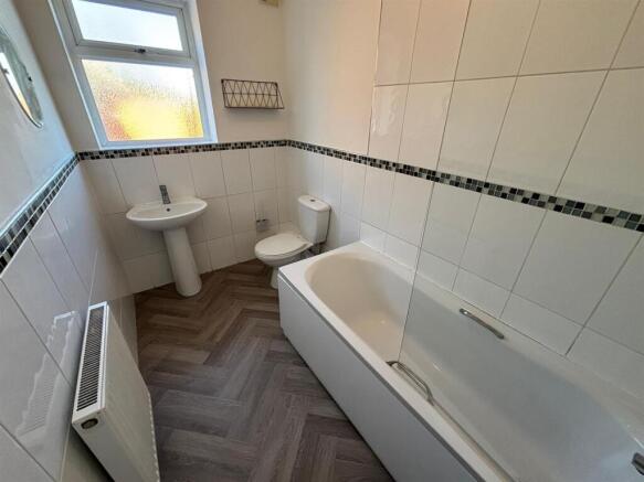 2 bed Terraced to rent Image 9