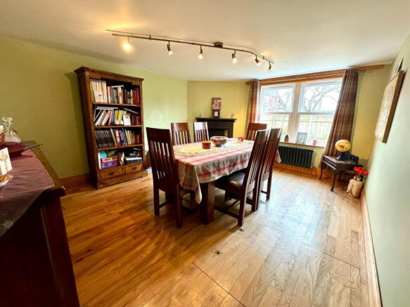4 bed Semi-Detached for sale Image 5