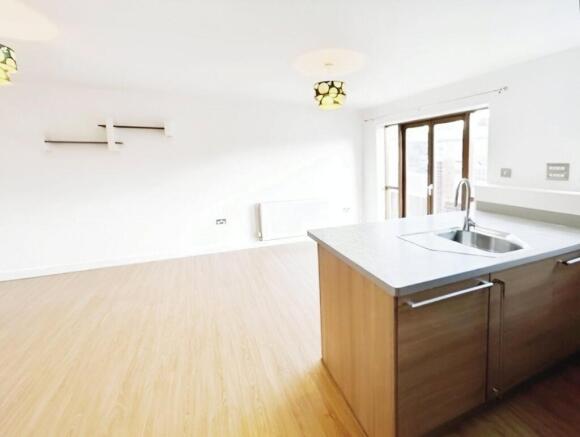 2 bed Flat for sale Image 7