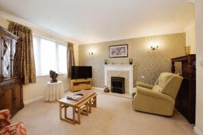 Flat 7, Edwards Court, Turners Hill, Waltham Cross EN8 8SA